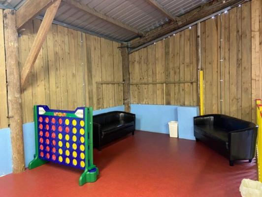 Beautiful Willow Lodge 67-4-6 Persons-Private Hot Tub-Pet Friendly-Tranquil Holiday Away From It All Yet Not Far To St Austell-The Holiday Home Has Two Bedrooms, Living & Dining Area, Equipped Kitchen -Decking-Al Fresco Dining-Fishing Lakes-Pet Frien Grampound Екстериор снимка