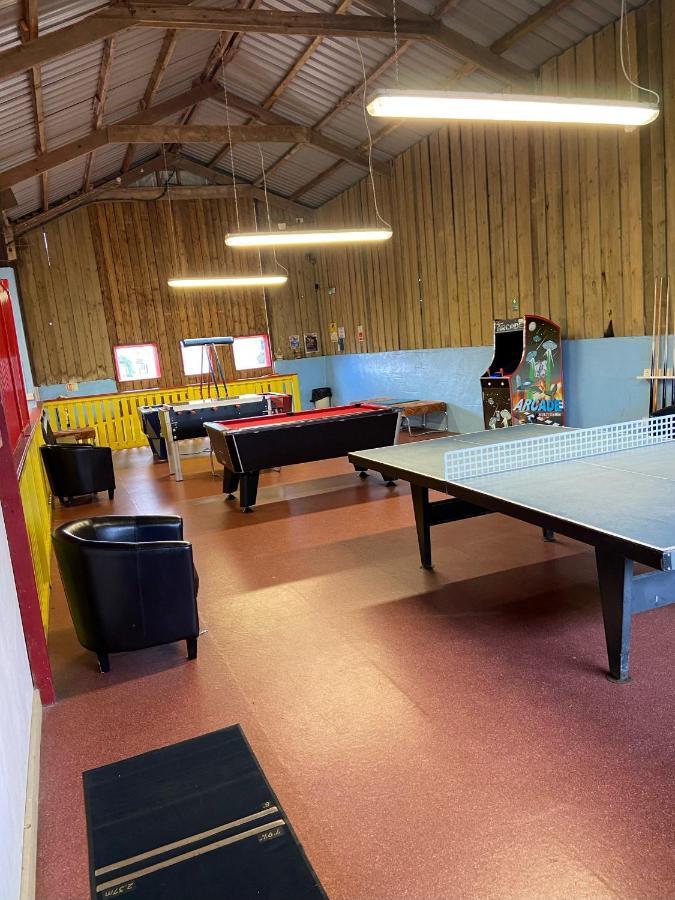 Beautiful Willow Lodge 67-4-6 Persons-Private Hot Tub-Pet Friendly-Tranquil Holiday Away From It All Yet Not Far To St Austell-The Holiday Home Has Two Bedrooms, Living & Dining Area, Equipped Kitchen -Decking-Al Fresco Dining-Fishing Lakes-Pet Frien Grampound Екстериор снимка